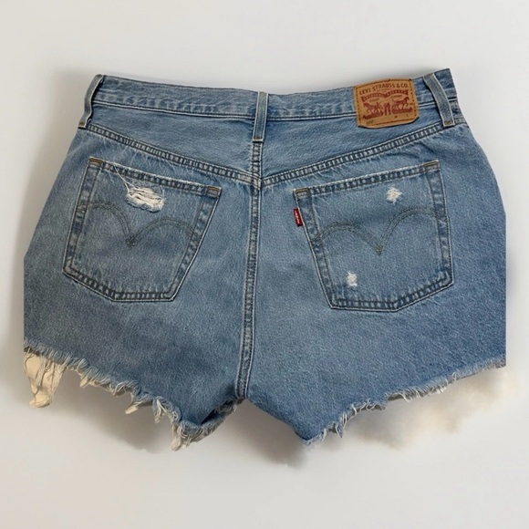 Levi's 501 Cutoff Shorts Women's 31 Medium to Light Wash Distressed Denim - Picture 2 of 10